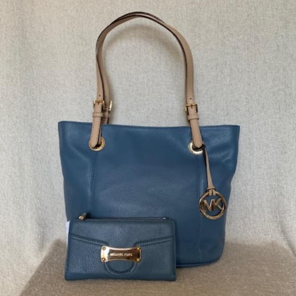 Michael Kors Medium Jet Set Tote + Wallet